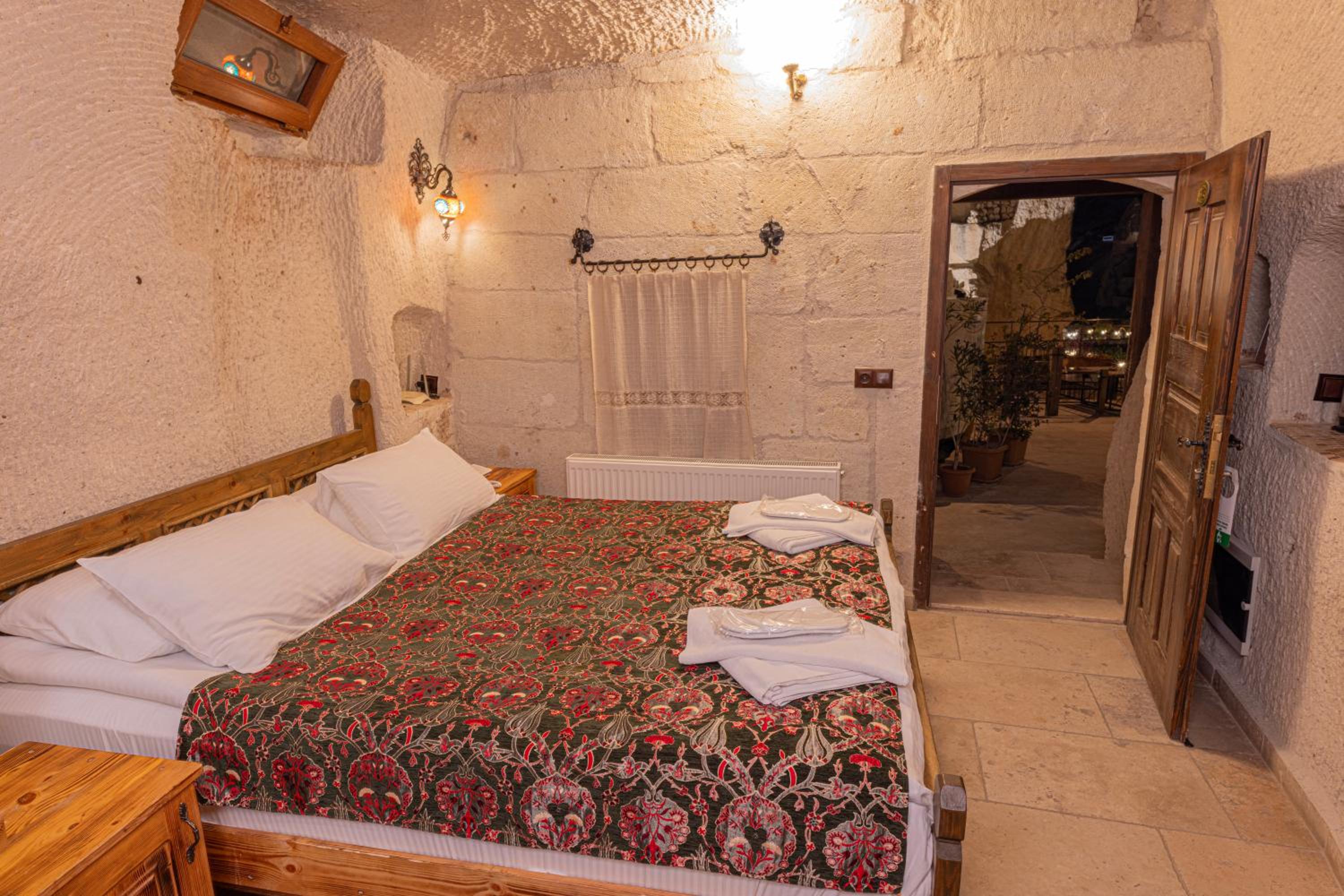 Zeus Cave Suites - Image 80