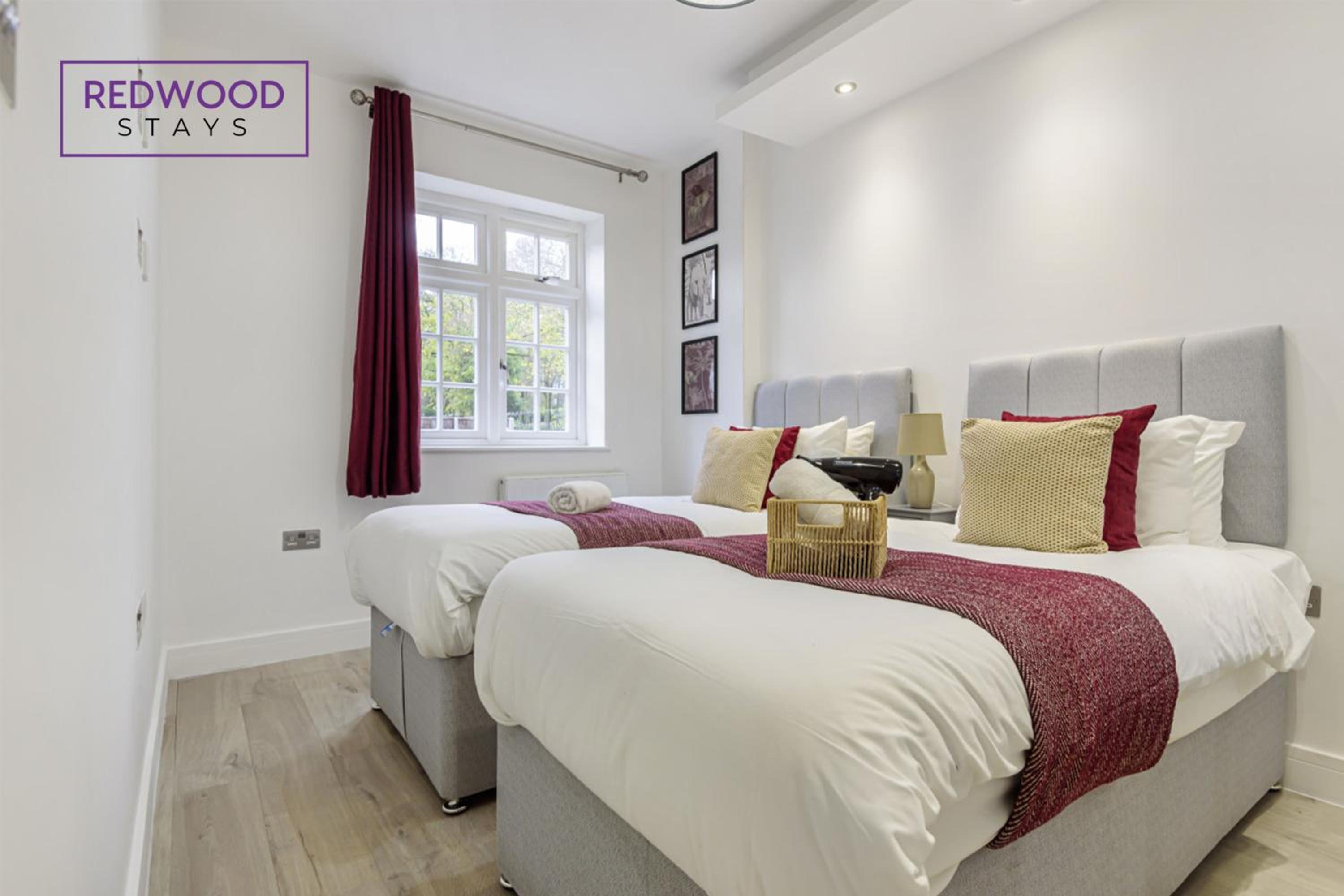 1 Bed 1 Bath Town Center Apartments For Corporates & Contractors, WiFi, Netflix and Parking on Selected Units By Redwood Stays view 4