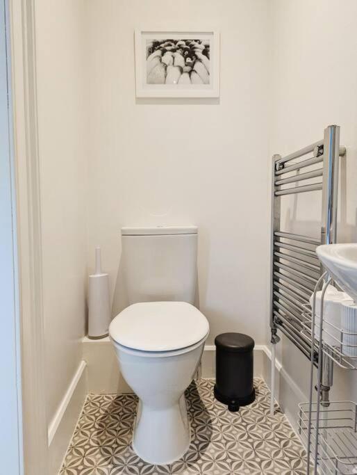 Central 4-bed House, 10 min Walk to Sights view 4