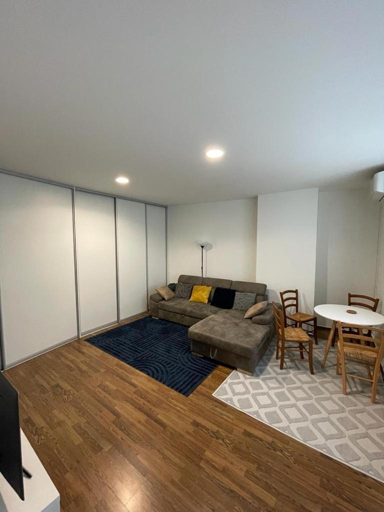 Luxury 2bed flat with free parking view 2