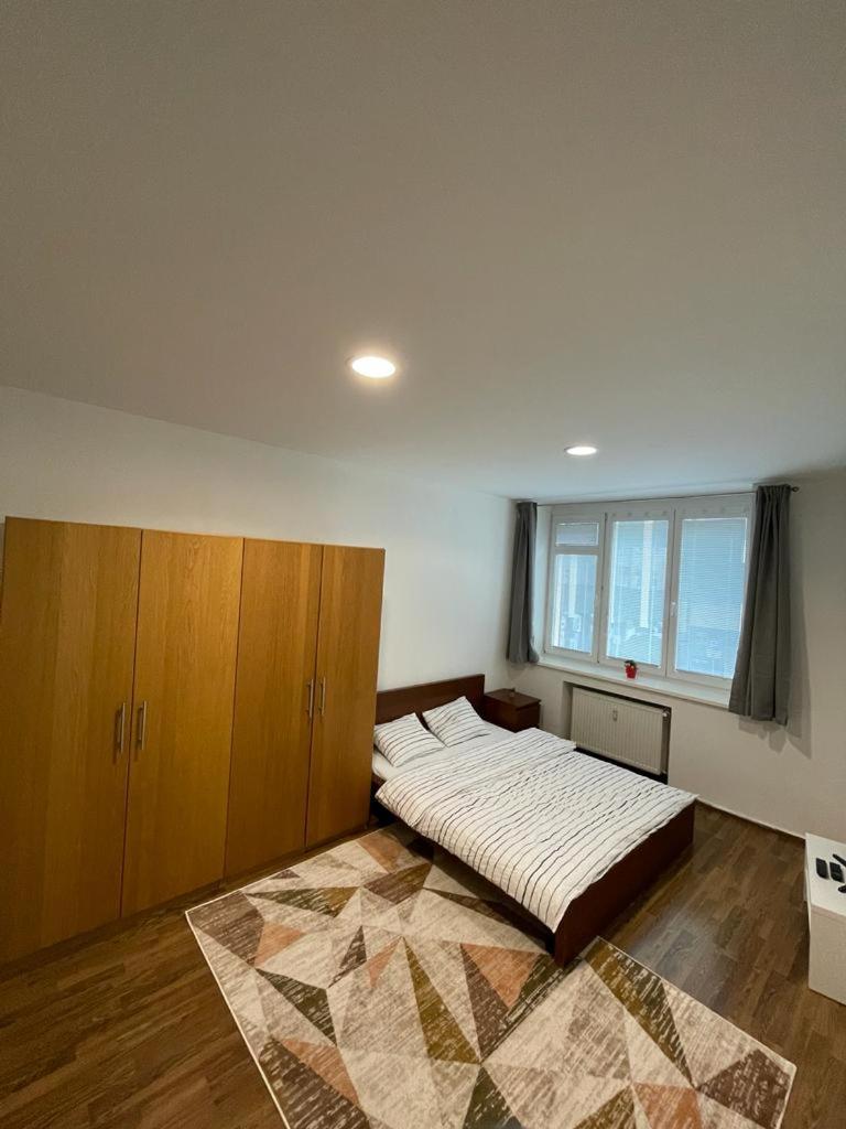 Luxury 2bed flat with free parking view 3