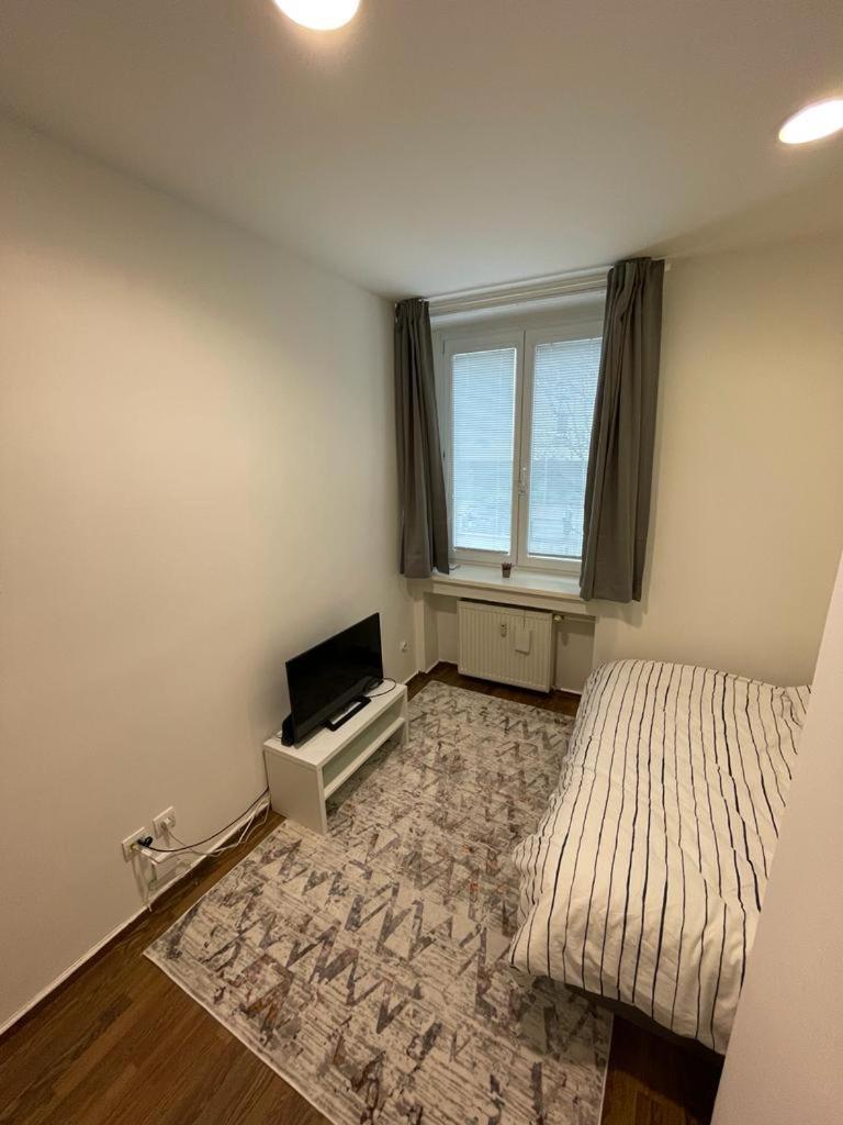 Luxury 2bed flat with free parking view 5