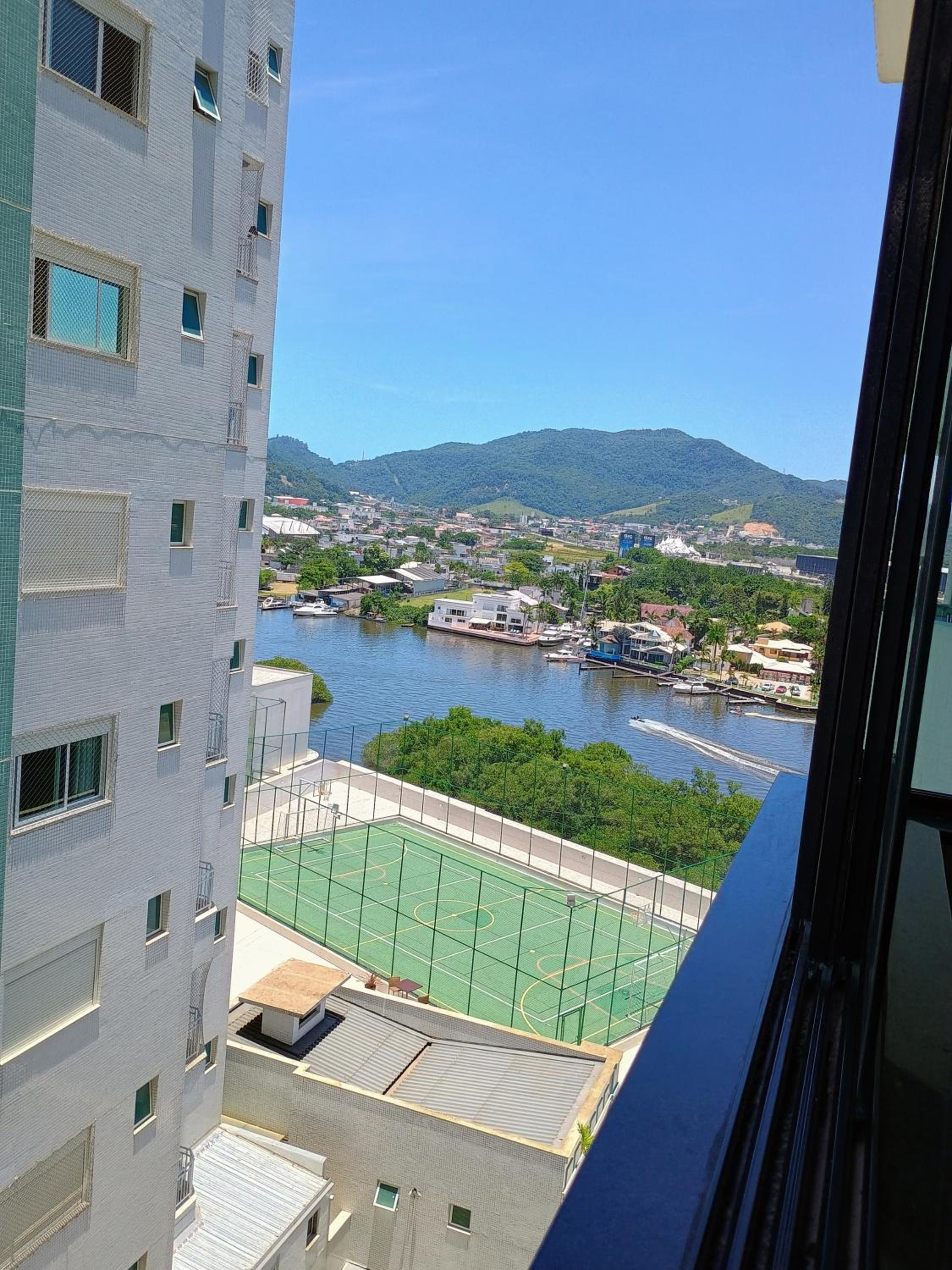 Excelente AP Pé na areia Vista mar