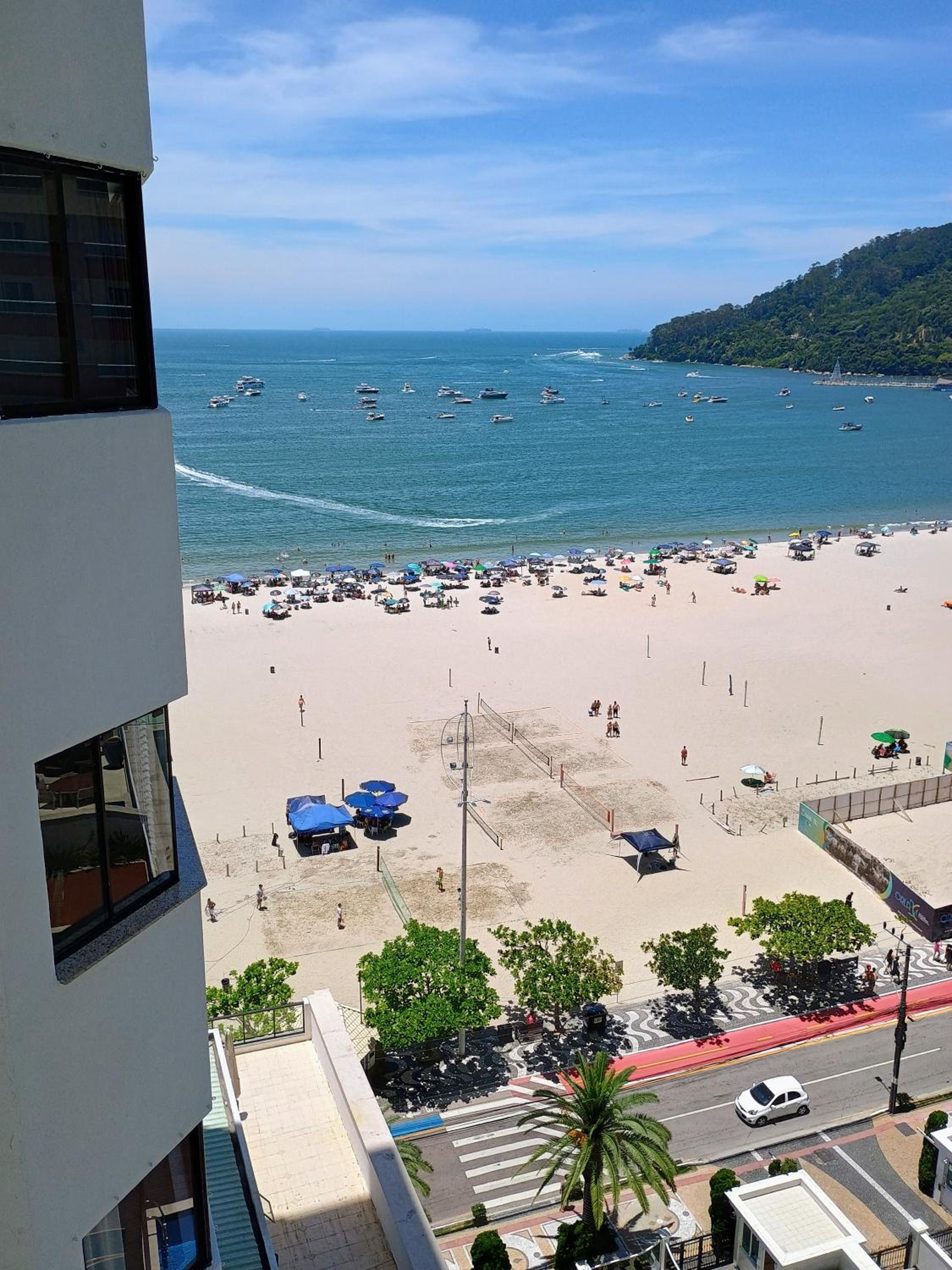 Excelente AP Pé na areia Vista mar