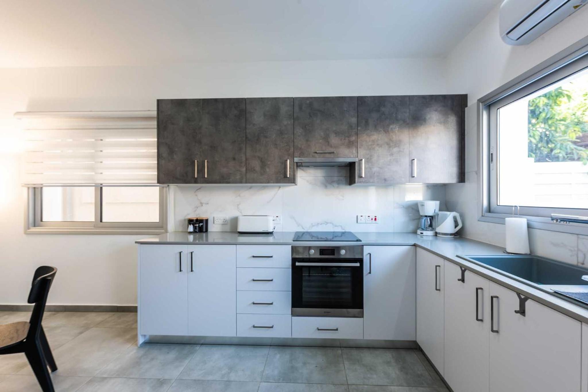 Kition City Apartments - Central Location