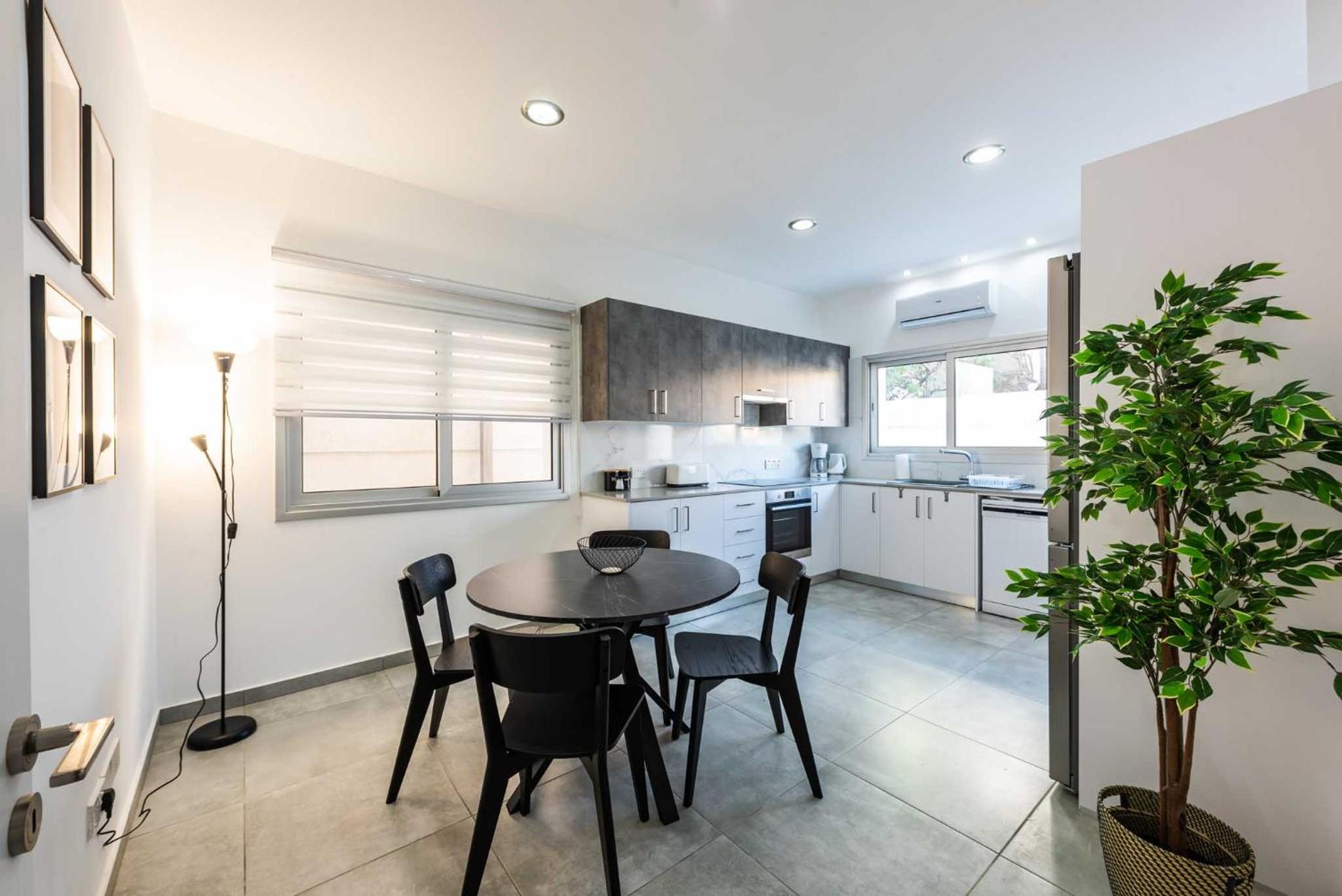 Kition City Apartments - Central Location