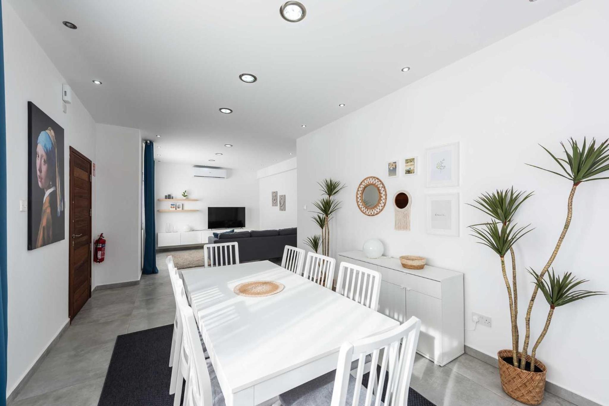 Kition City Apartments - Central Location
