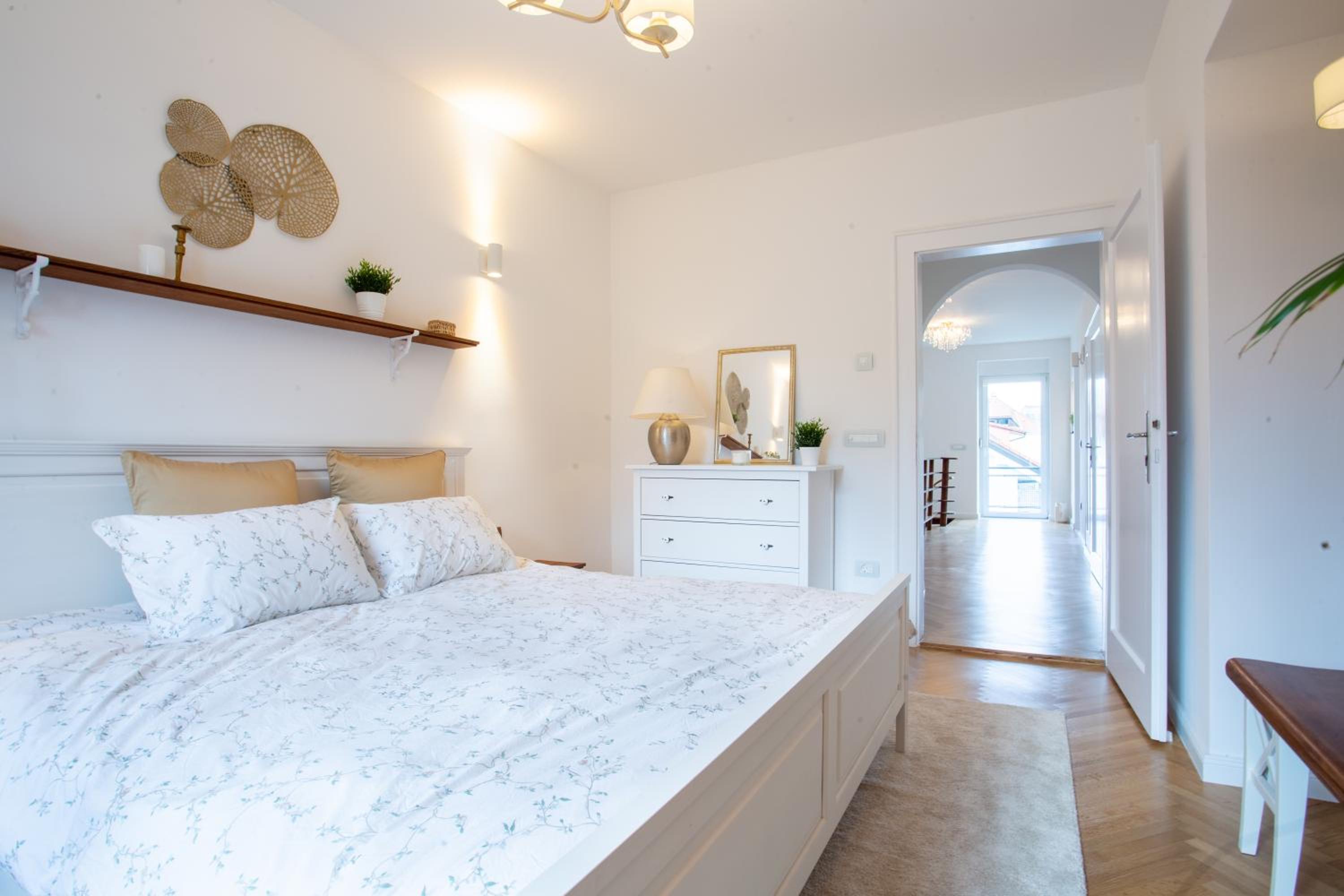 Pipa’s Place - Stylish garden prime location apt view 5