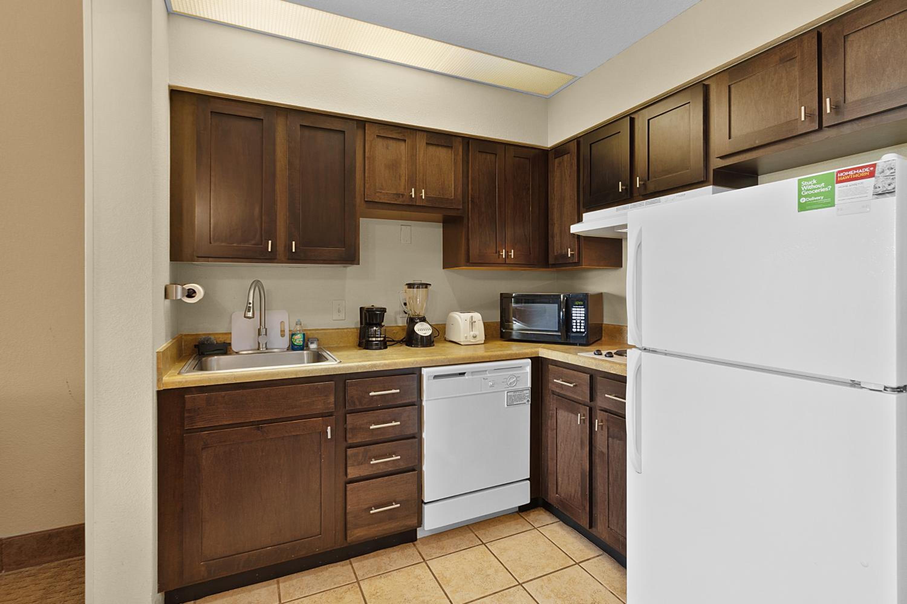 Resort Family Suite near Disney Pool view Free parks shuttle
