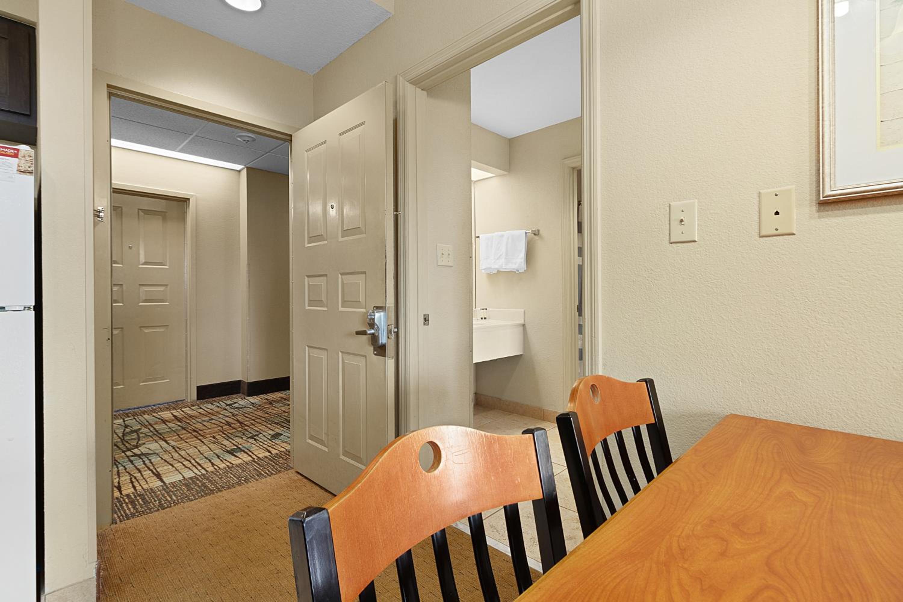 Resort Family Suite near Disney Pool view Free parks shuttle