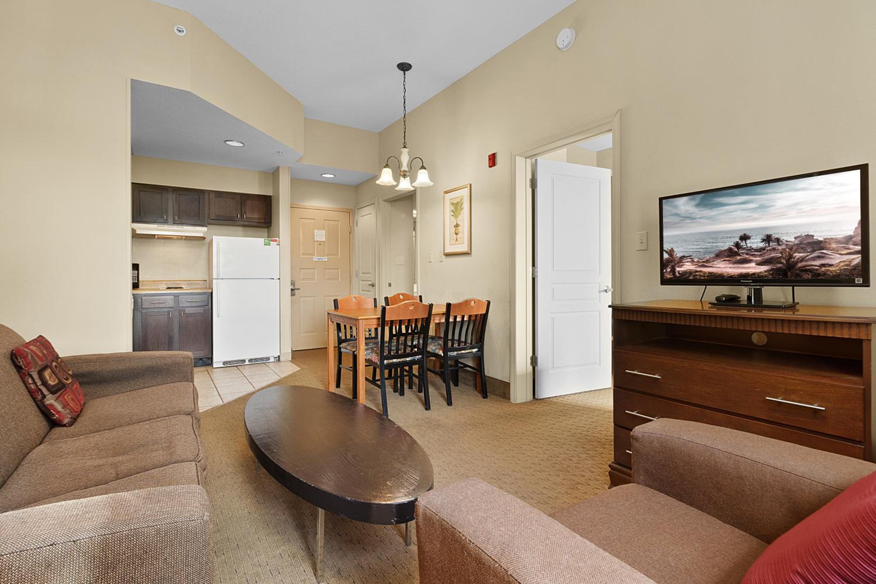 Resort Family Suite near Disney Pool view Free parks shuttle