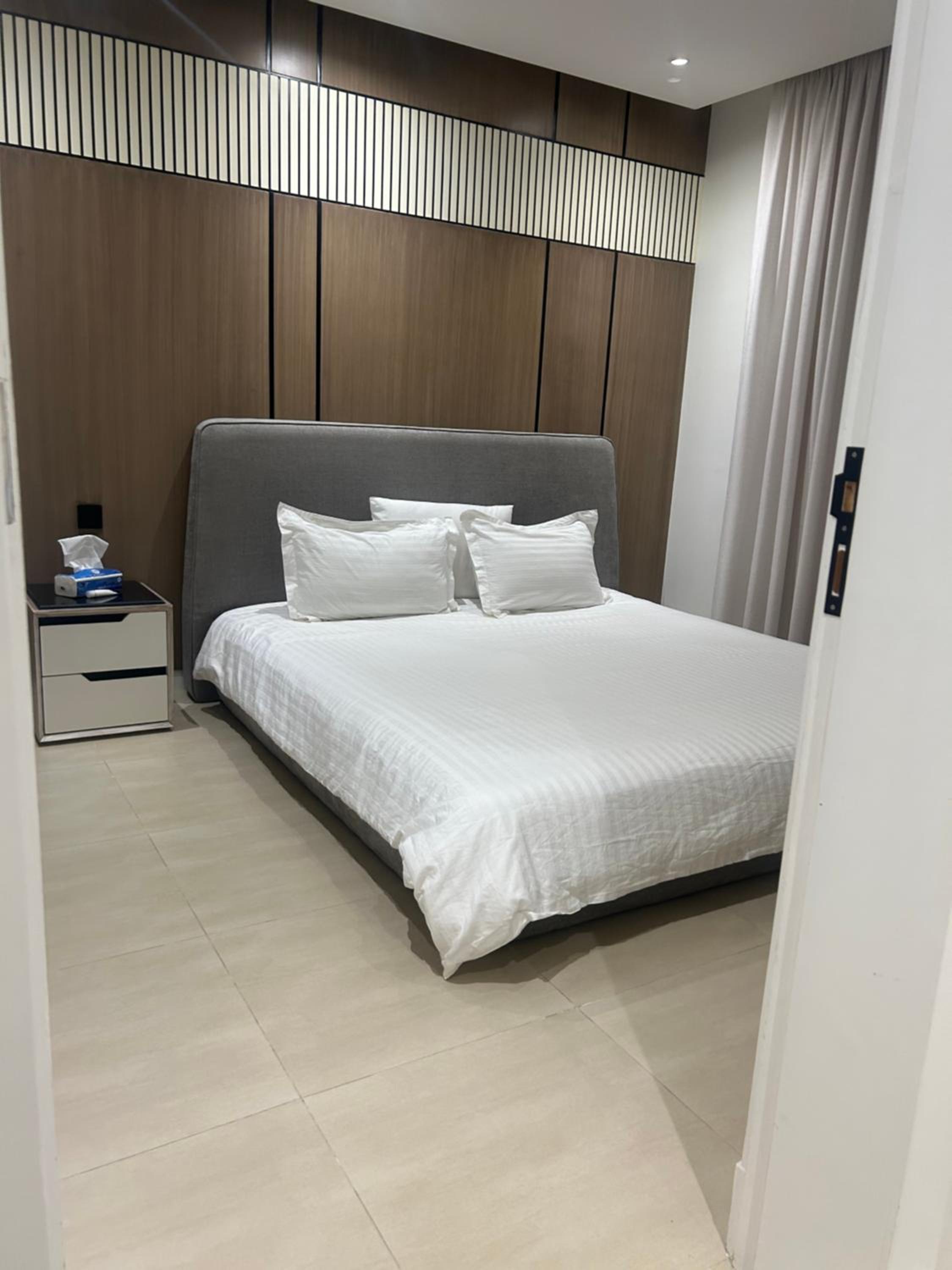 Luxurious apartment with a hall and 3 bedrooms with self-entry