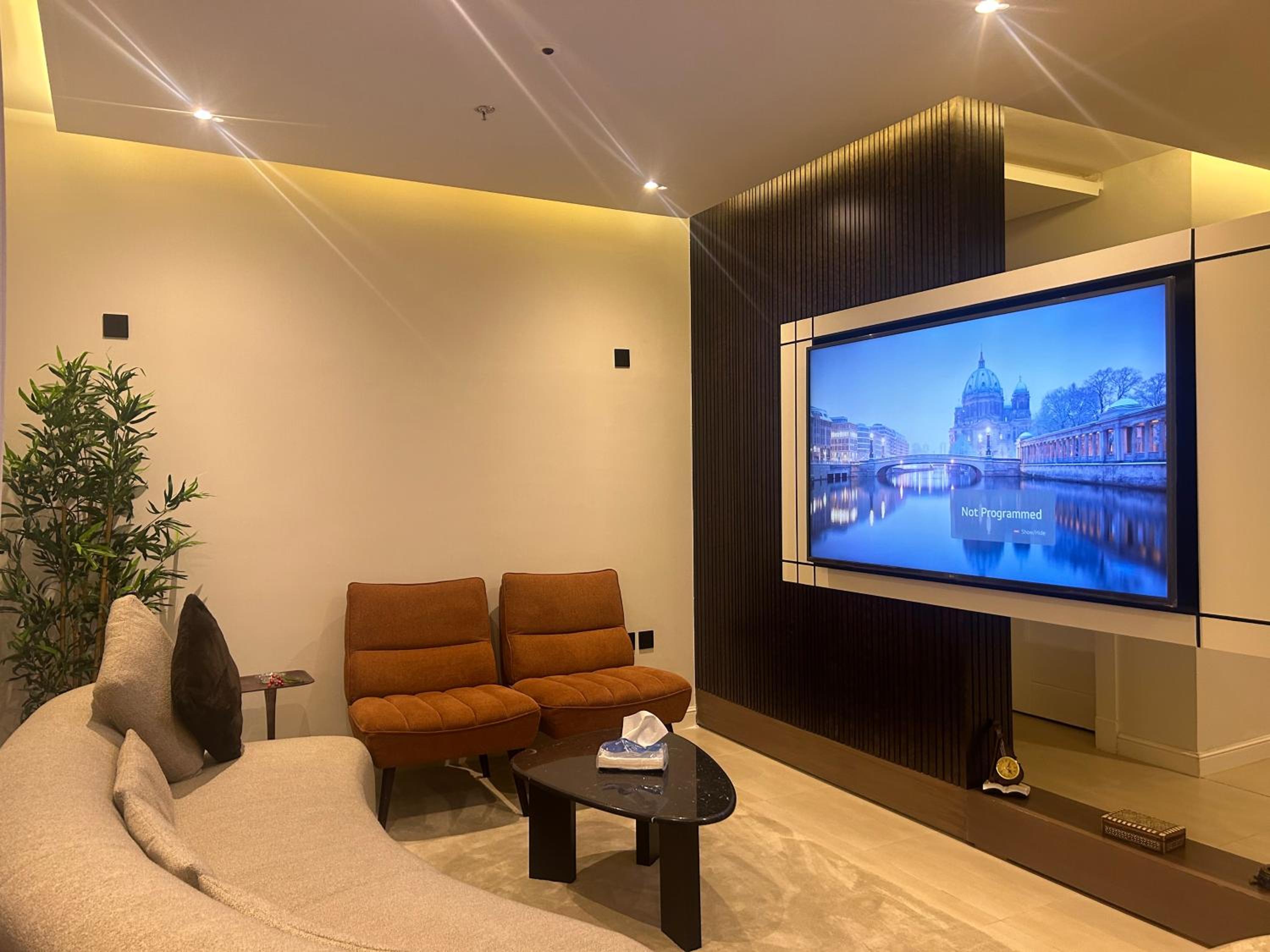 Luxurious apartment with a hall and 3 bedrooms with self-entry