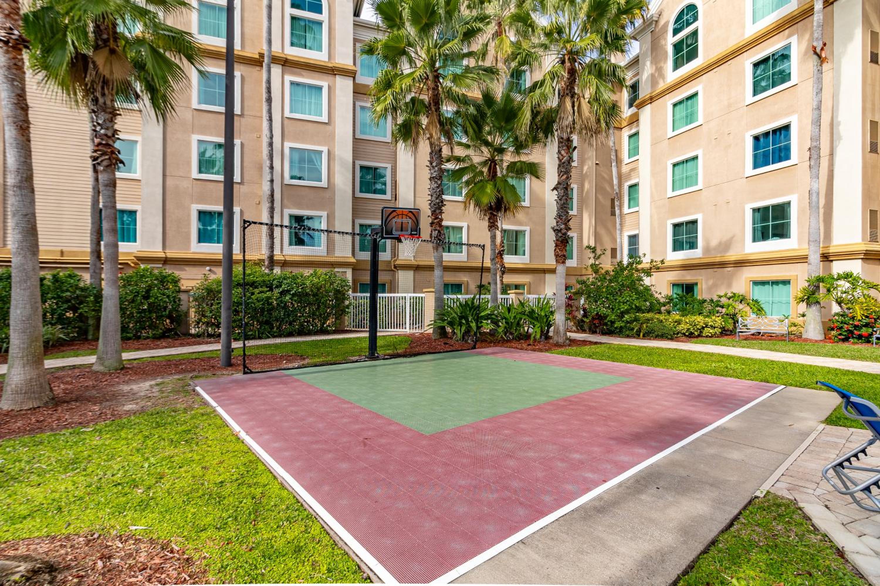 Resort Family Suite near Disney Pool view Free parks shuttle