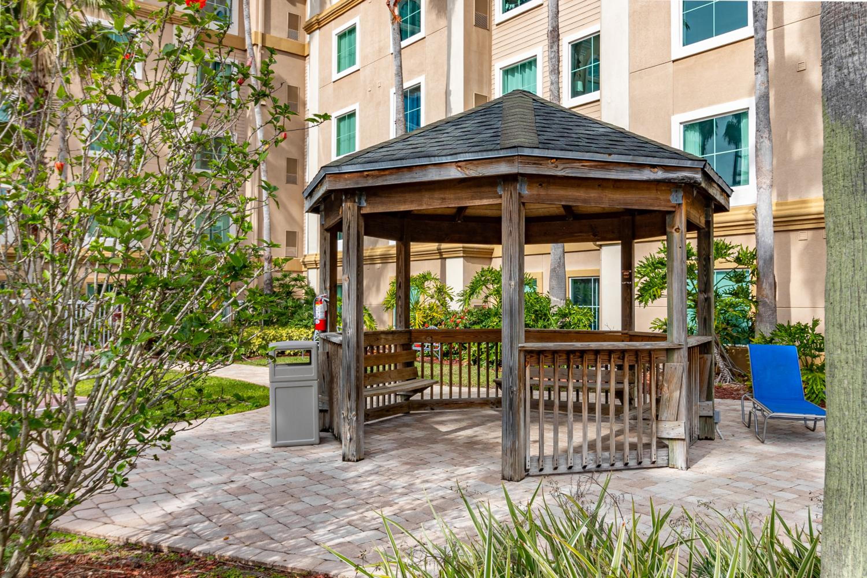 Resort Family Suite near Disney Pool view Free parks shuttle
