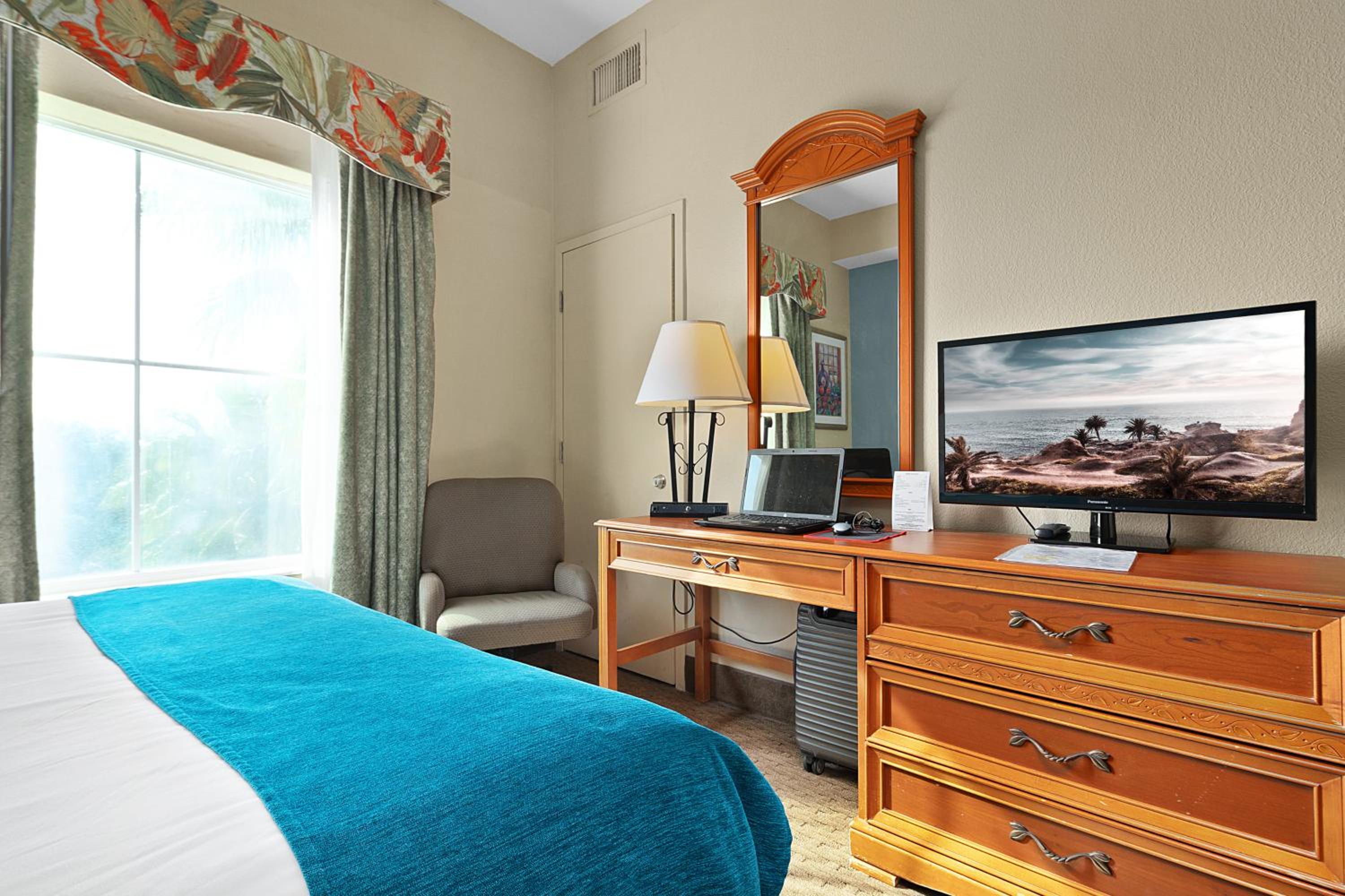 Resort Family Suite near Disney Pool view Free parks shuttle