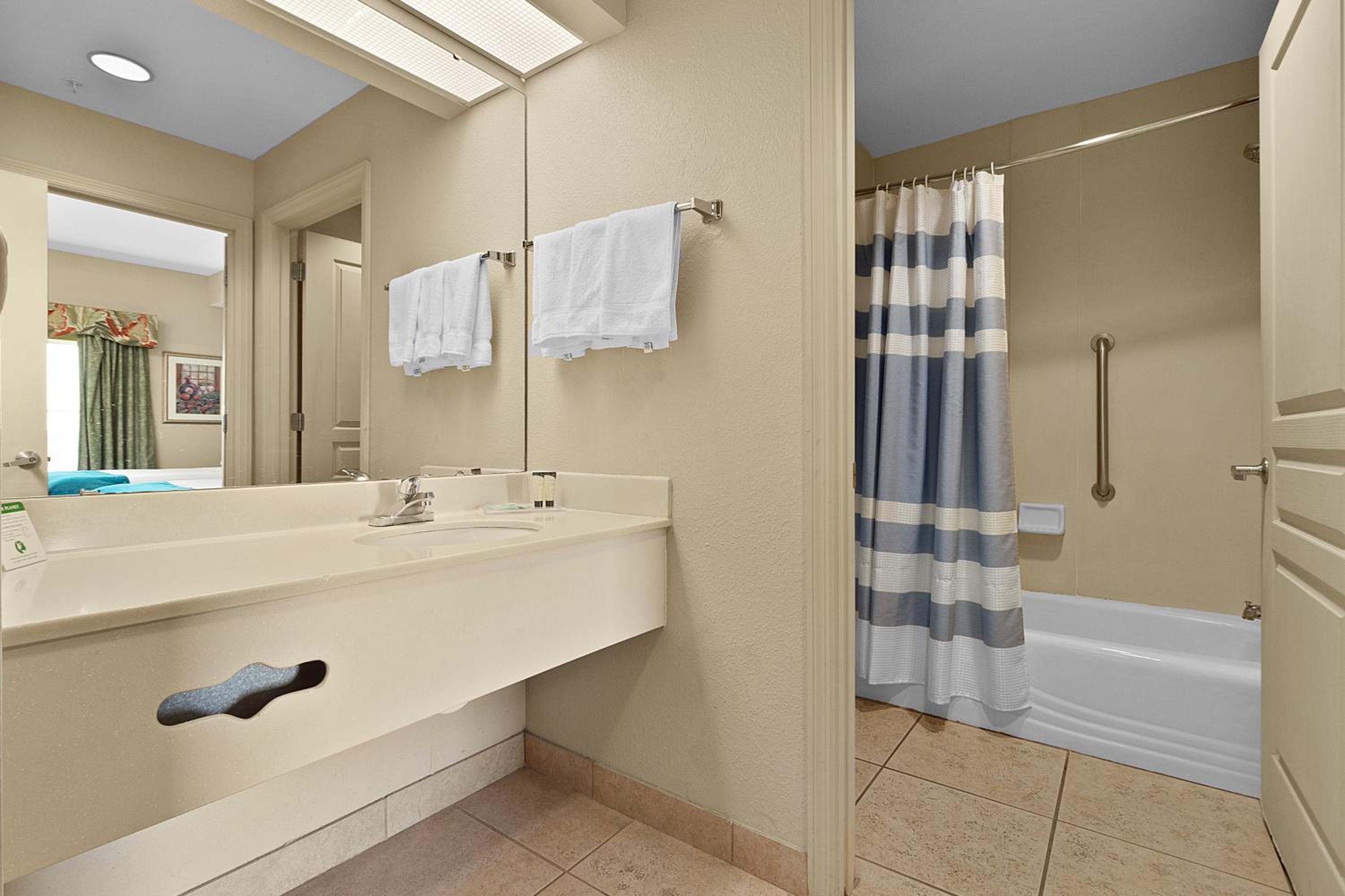 Resort Family Suite near Disney Pool view Free parks shuttle