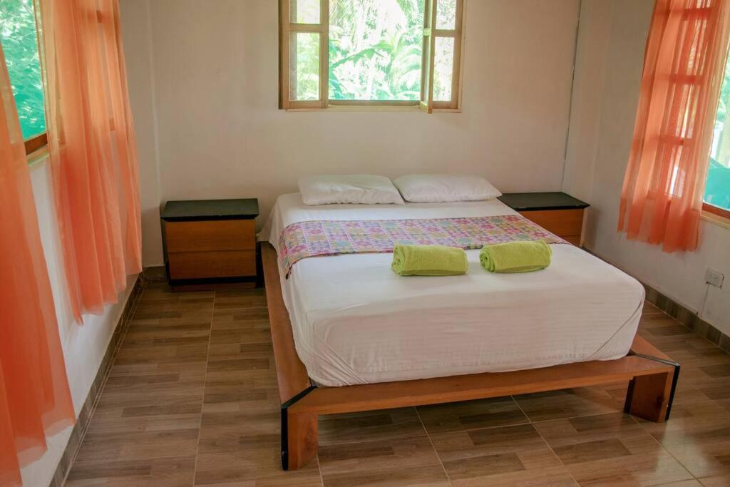 Palm House Getaway-150 m to sea