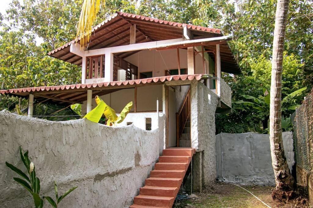 Palm House Getaway-150 m to sea
