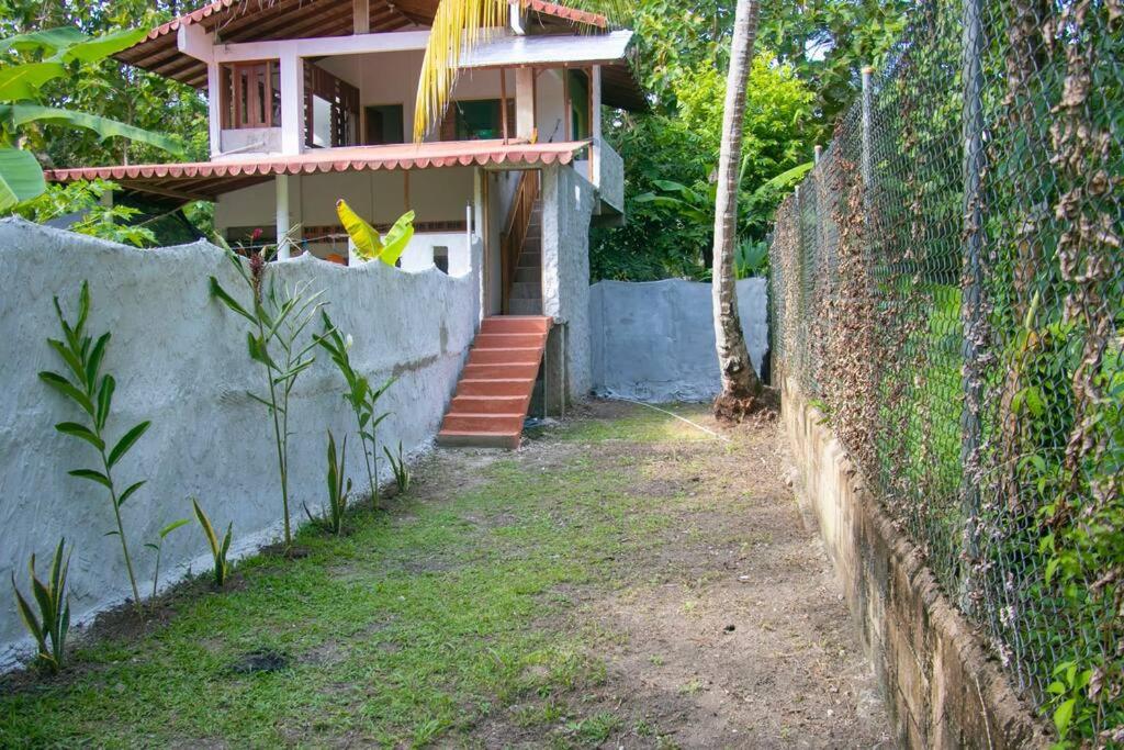 Palm House Getaway-150 m to sea