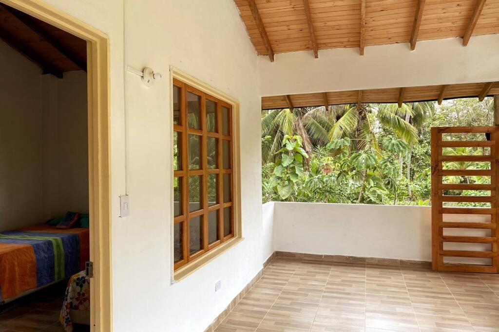 Palm House Getaway-150 m to sea
