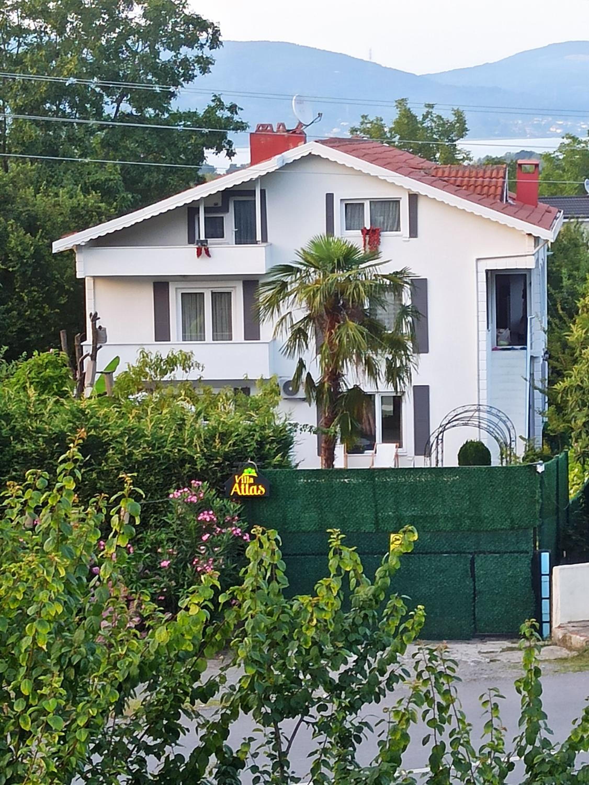 Muhafazakar,havuzlu,müstakil bahçeli Villa 12-16 Kişilik view 2