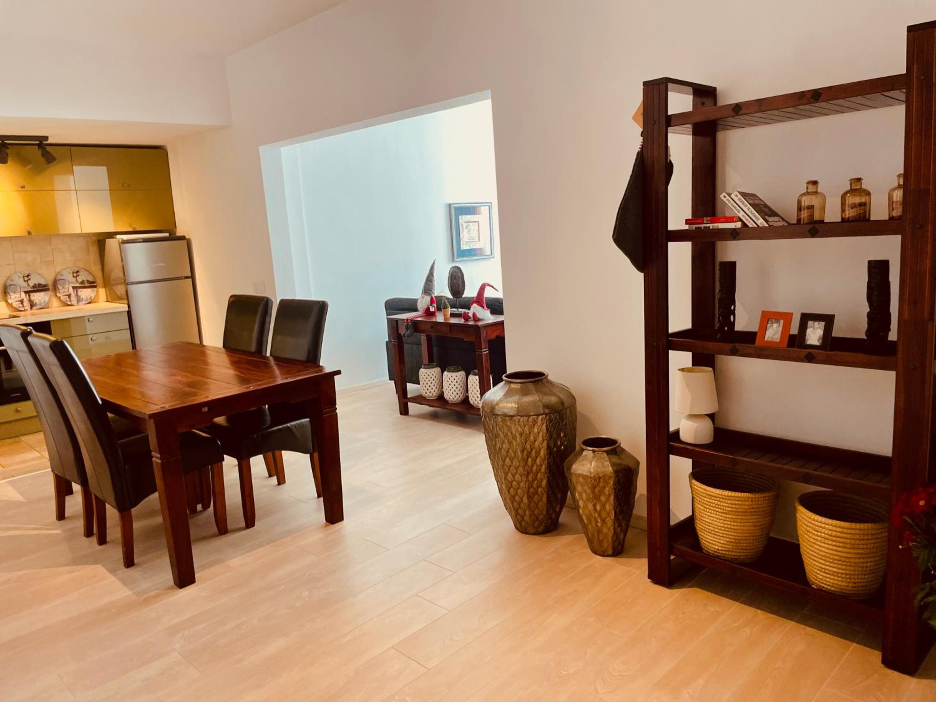 Art Luxury Apartment - central, metro to airport