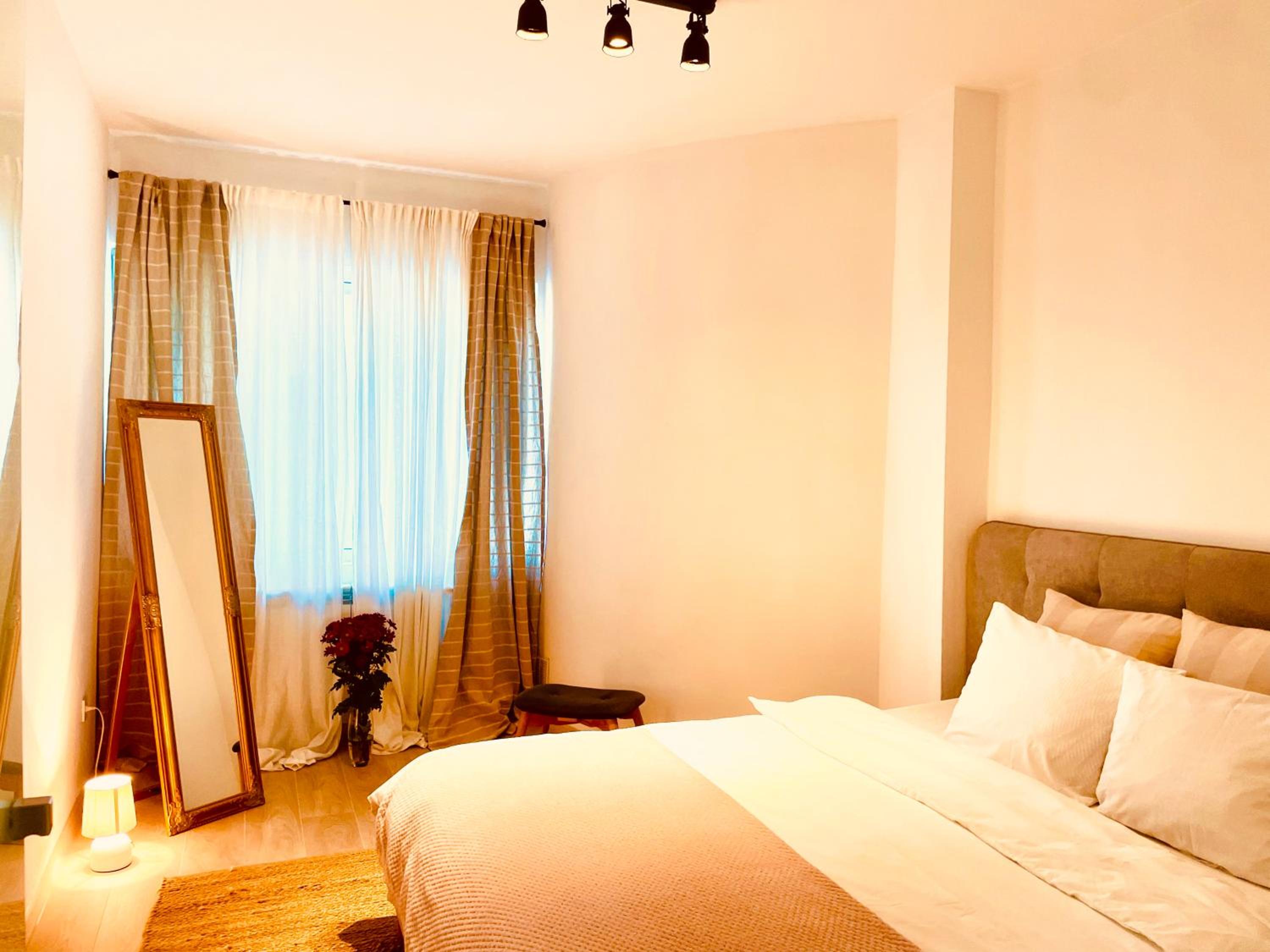 Art Luxury Apartment - central, metro to airport