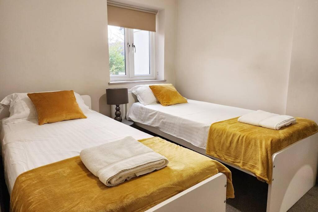 Horizon House, Luxury 2-Bedroom Ground floor flat, Parking, WiFi, Netflix view 4
