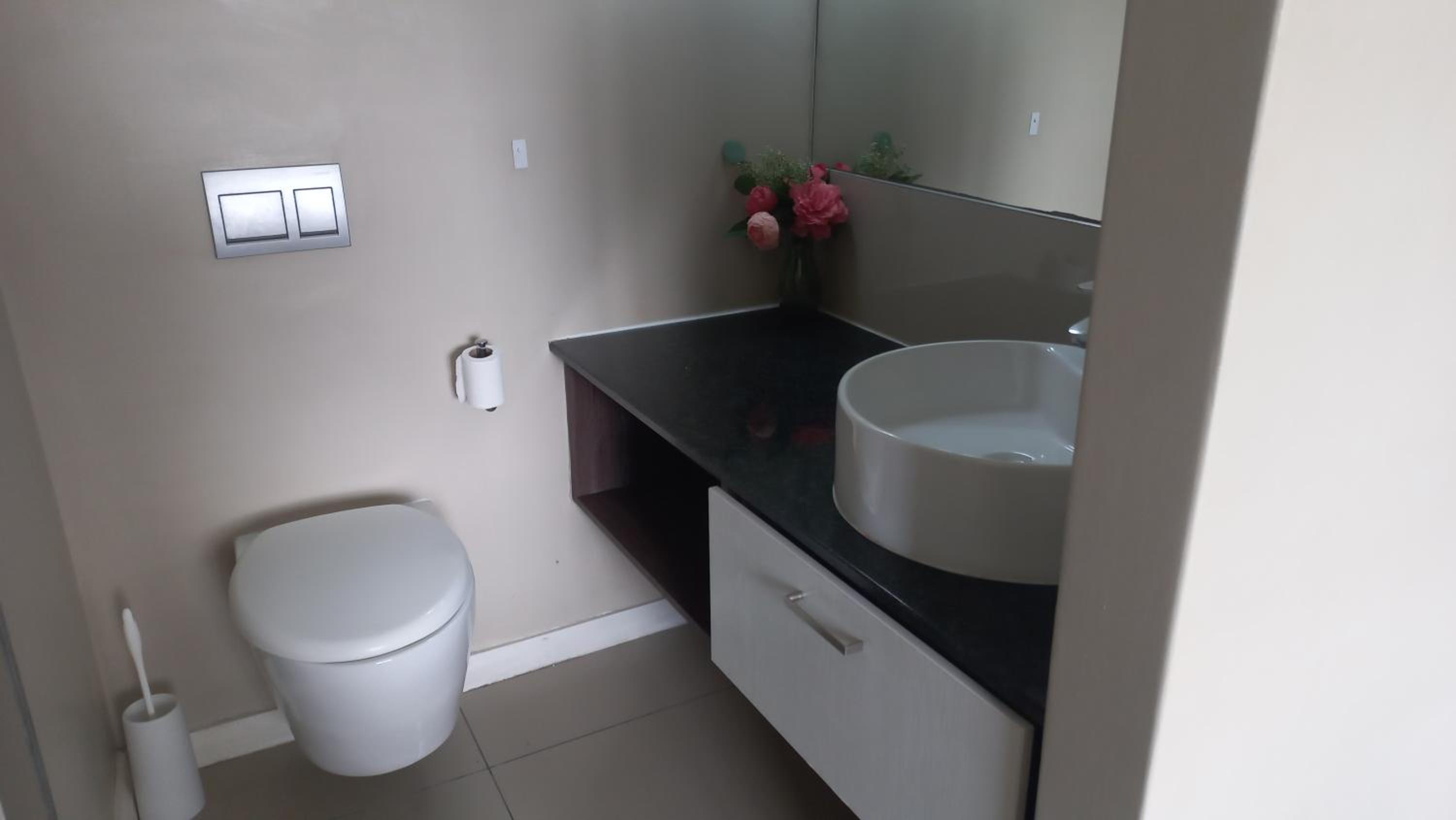 2 bedroom morden apartment