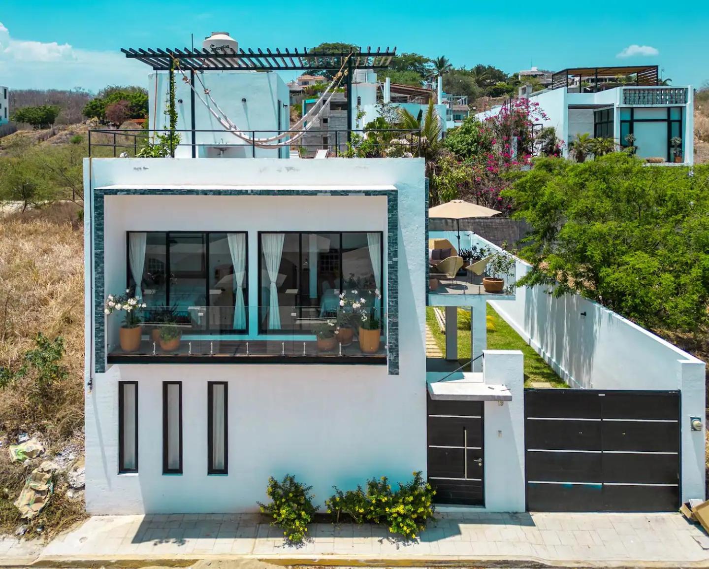 Casa Tres Iguanas, La Punta view 2