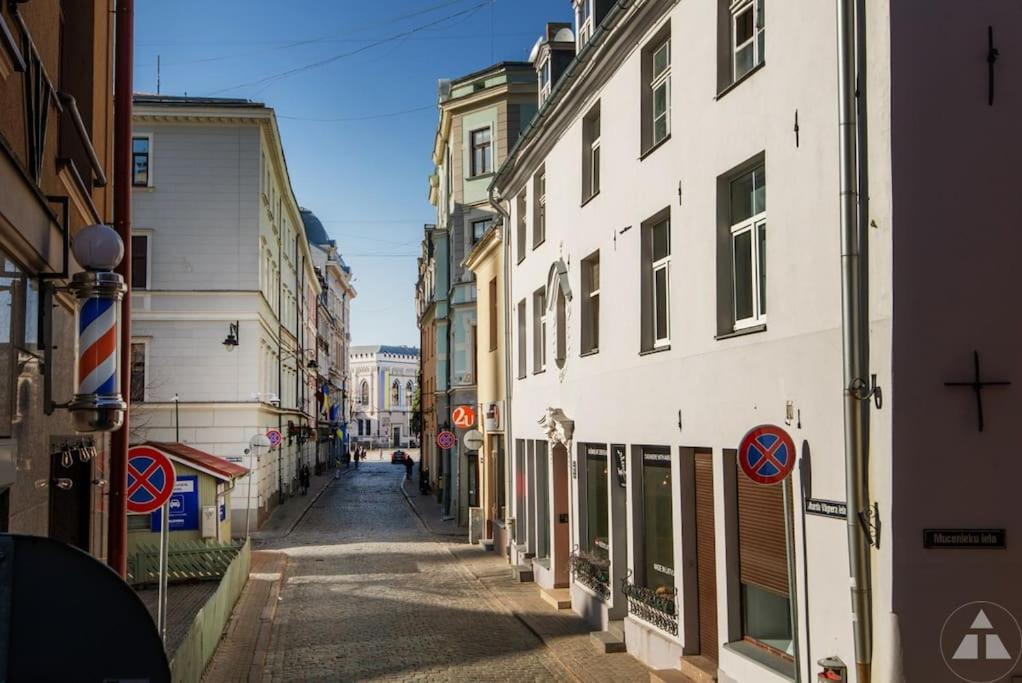2bd Old Town Courtyard Apartment