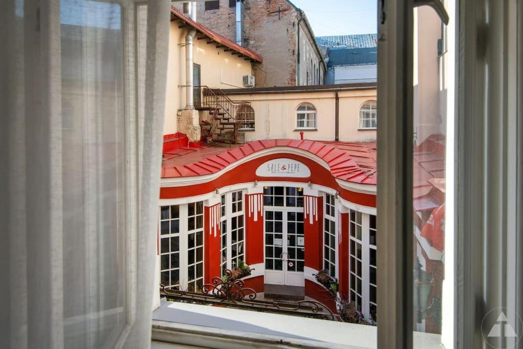 2bd Old Town Courtyard Apartment