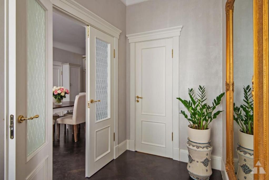 2bd Old Town Courtyard Apartment