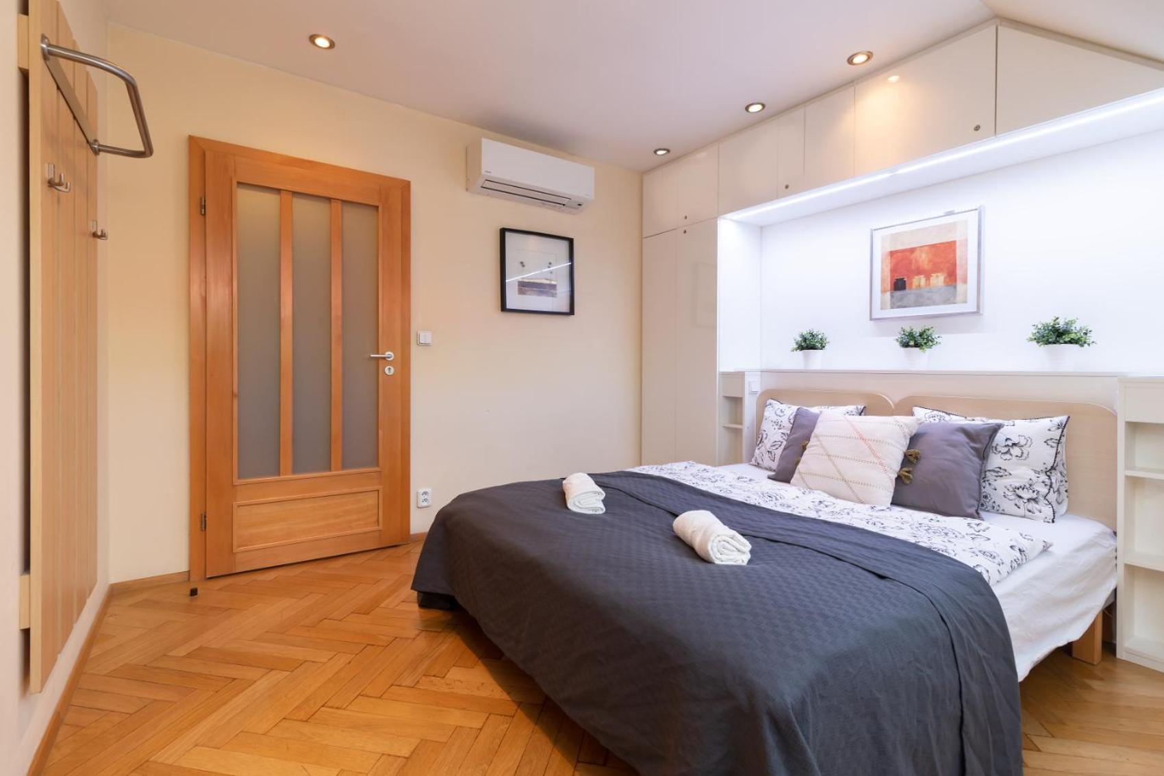 Prague Duplex 2BR Apart w. AC in New Town