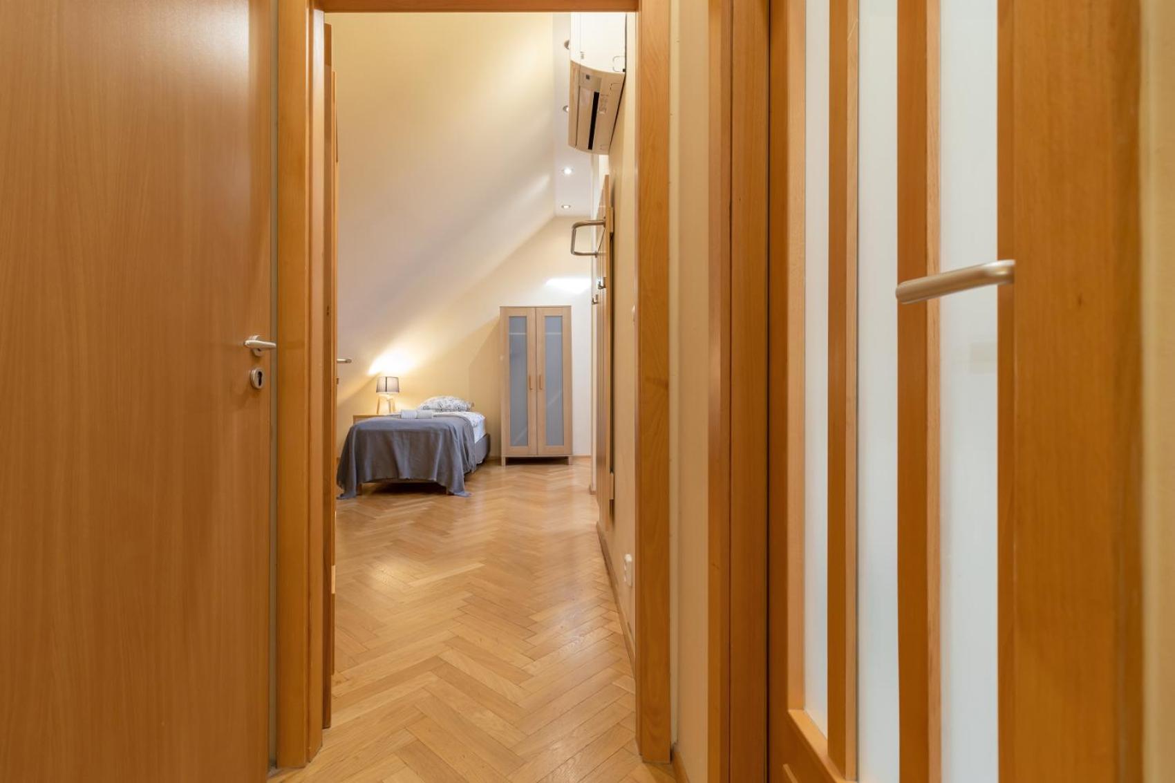 Prague Duplex 2BR Apart w. AC in New Town