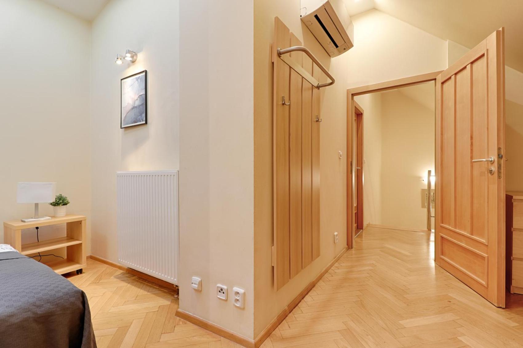 Prague Duplex 2BR Apart w. AC in New Town