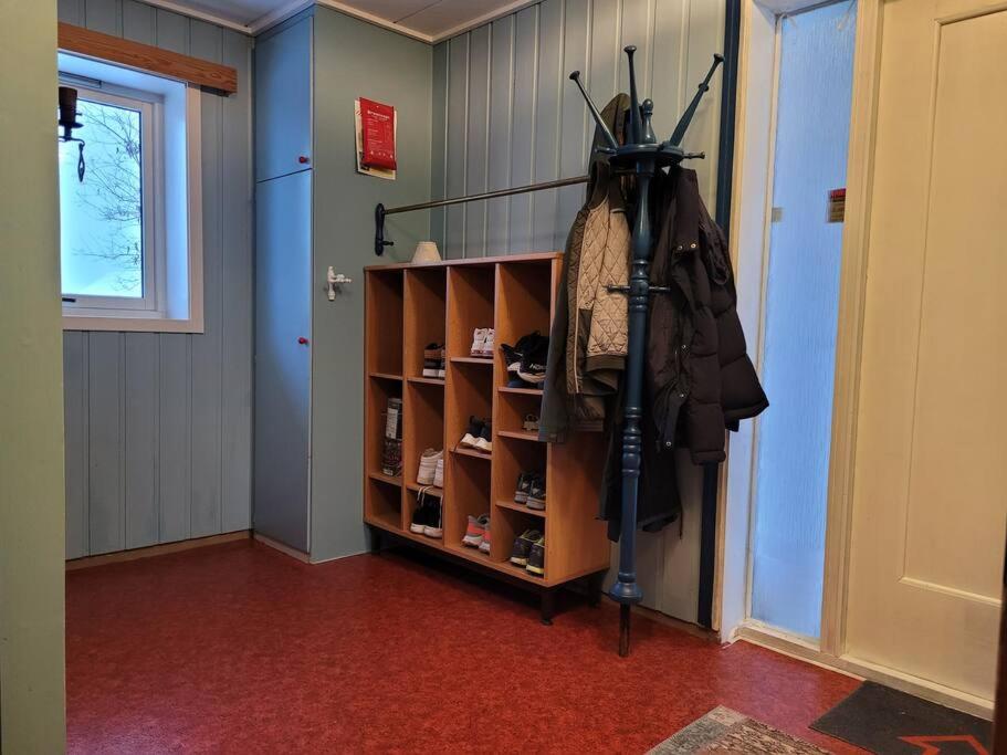 Fargerik retro enebolig,parkering på stedet! view 4