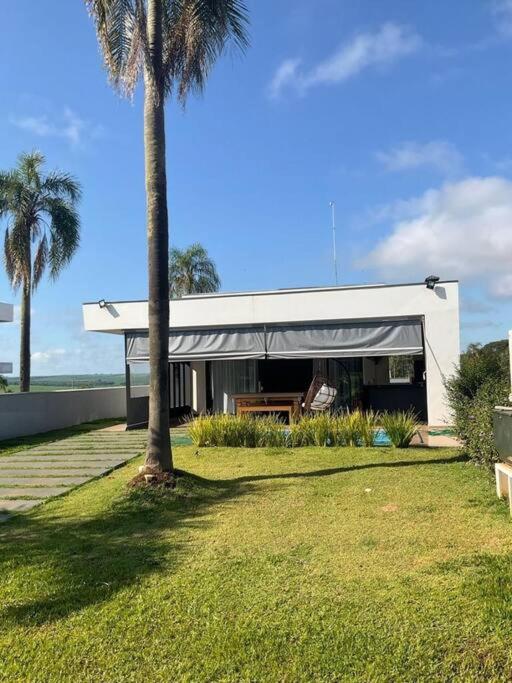 Aconchegante casa na represa.