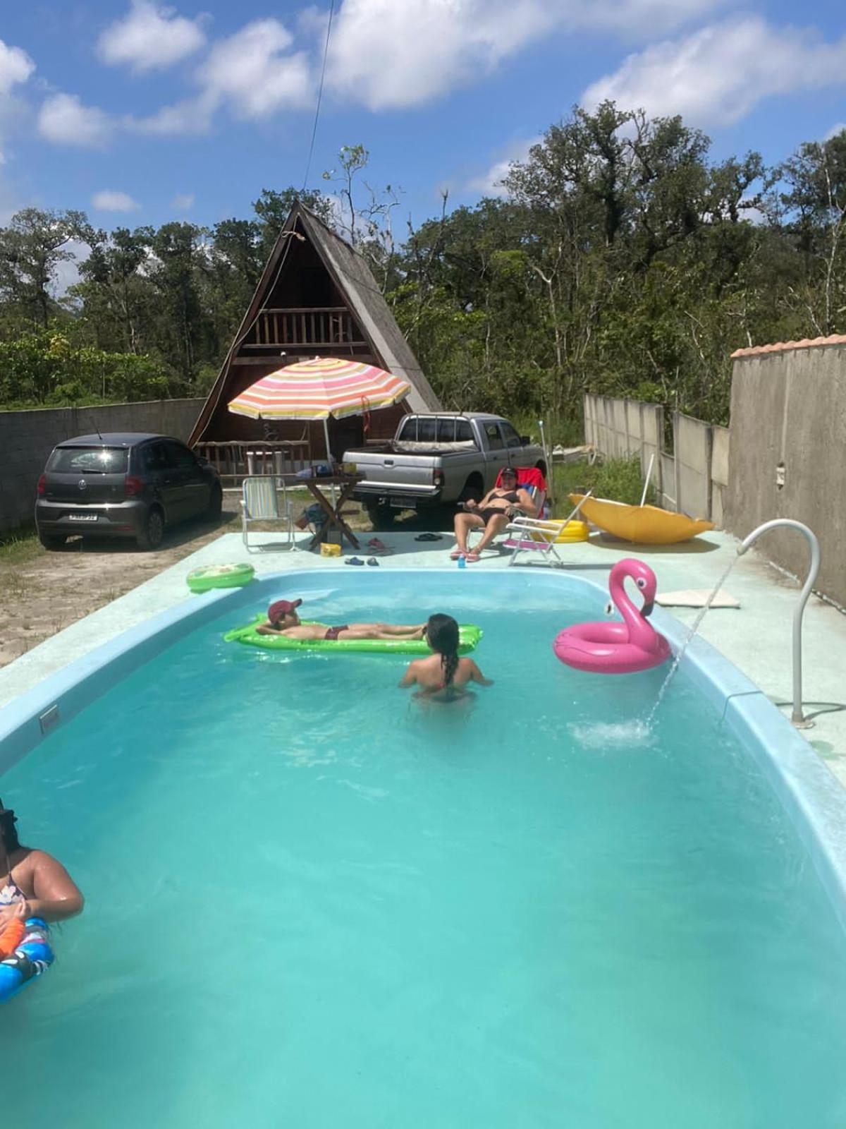 CHALÉ PÉ NA ESTRADA