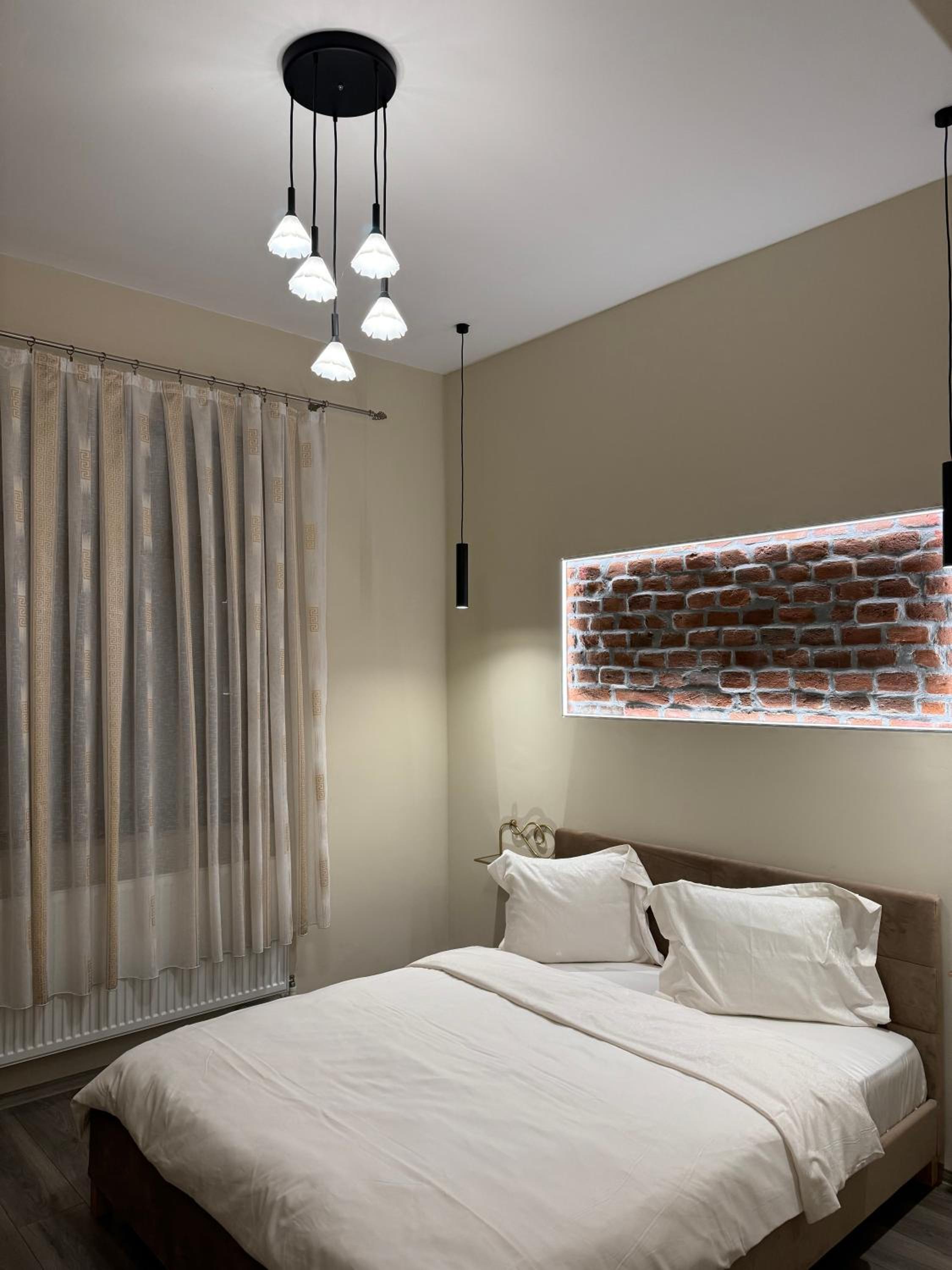 The Queen Bee - premium apartments view 5
