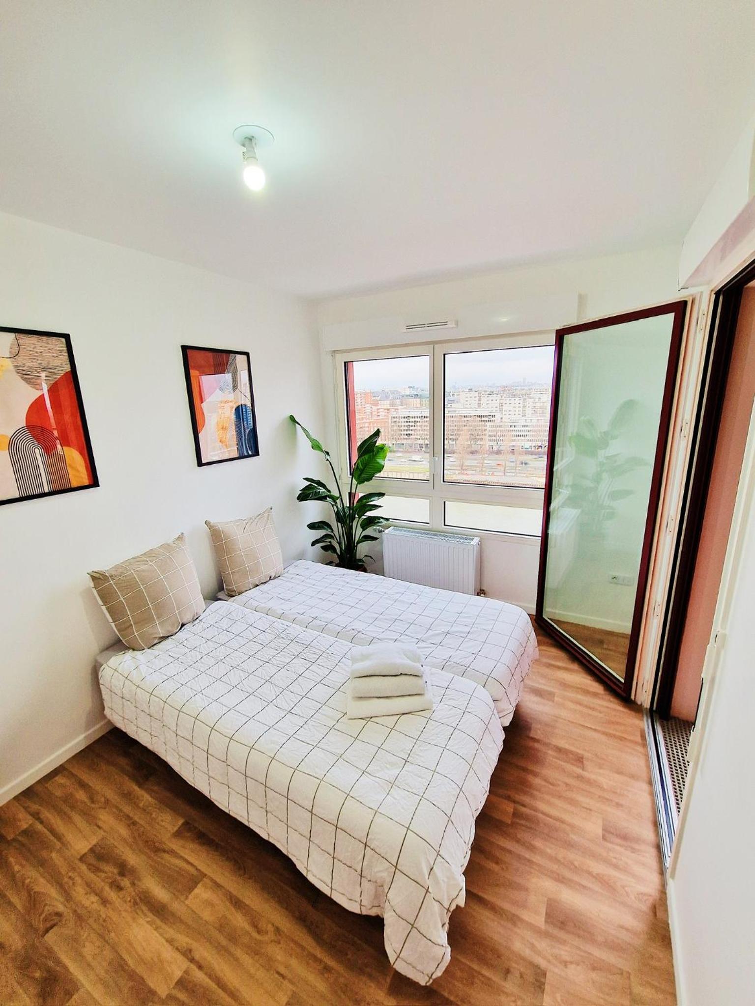 CHARMING APARTMENT WITH PANORAMIC SEINE RIVER & EIFFEL TOWER VIEWs