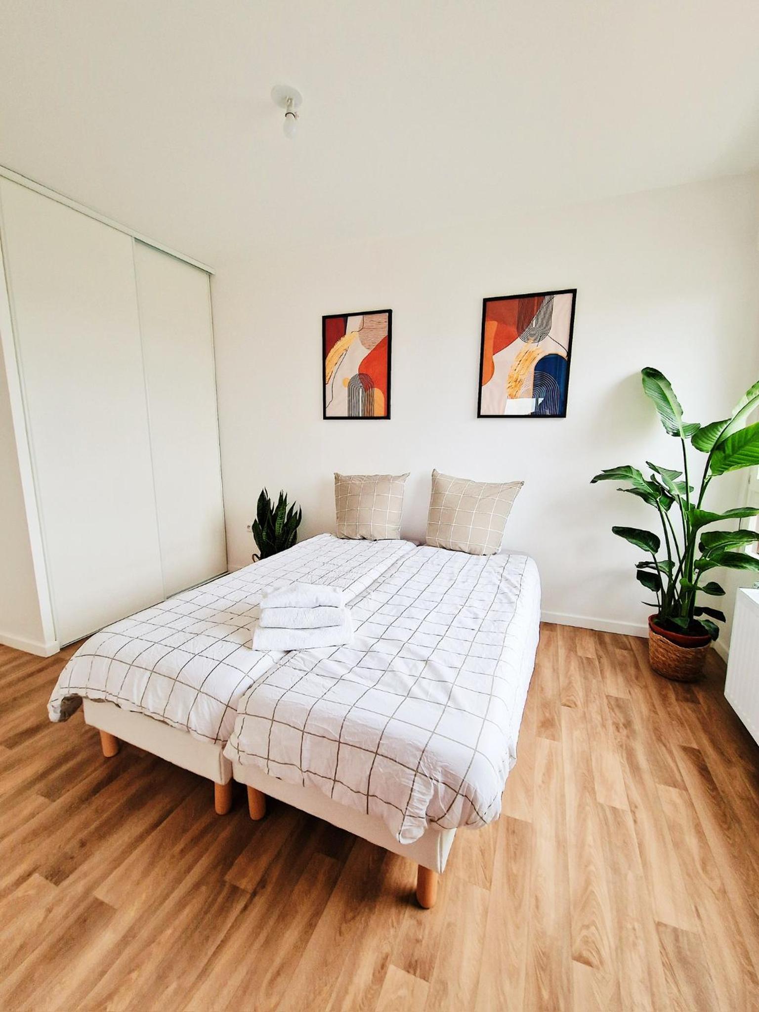 CHARMING APARTMENT WITH PANORAMIC SEINE RIVER & EIFFEL TOWER VIEWs