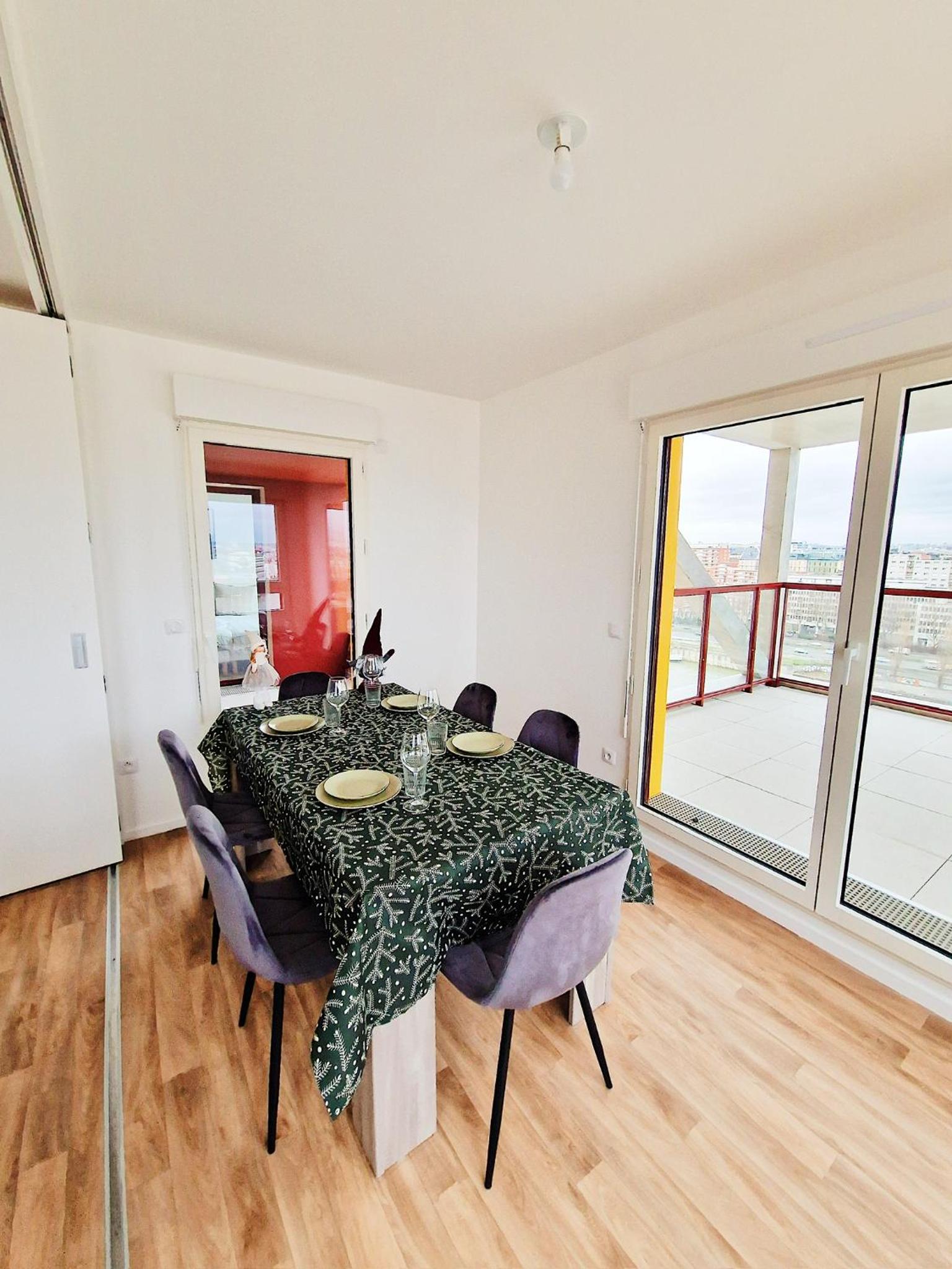 CHARMING APARTMENT WITH PANORAMIC SEINE RIVER & EIFFEL TOWER VIEWs