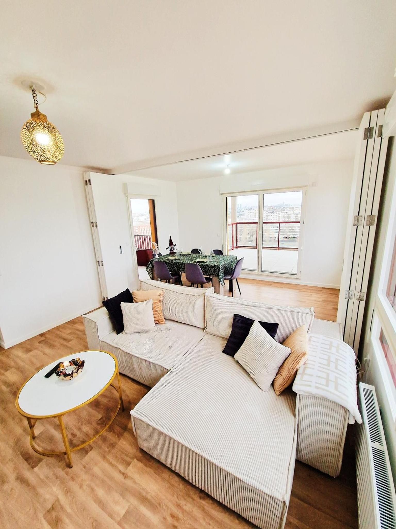 CHARMING APARTMENT WITH PANORAMIC SEINE RIVER & EIFFEL TOWER VIEWs