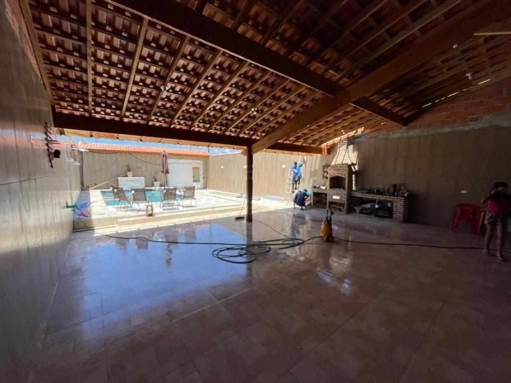 Casa com Piscina e Churrasqueira