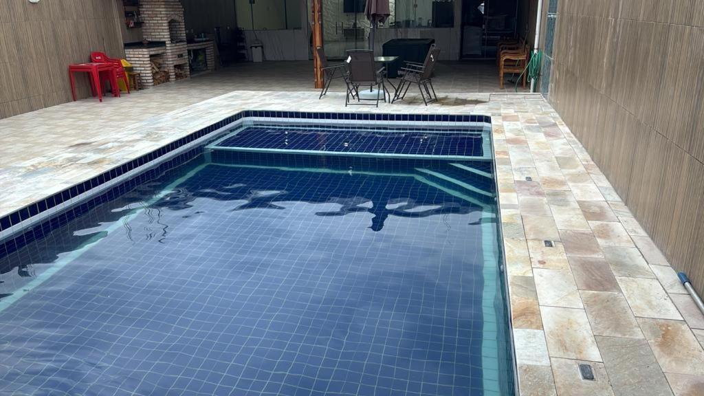 Casa com Piscina e Churrasqueira