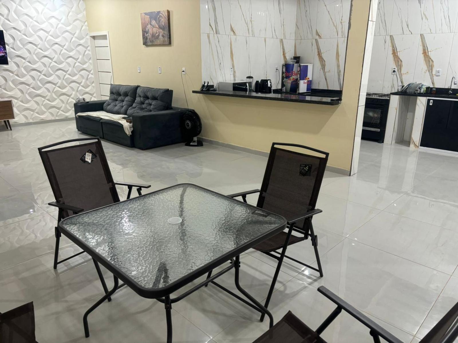 Casa com Piscina e Churrasqueira