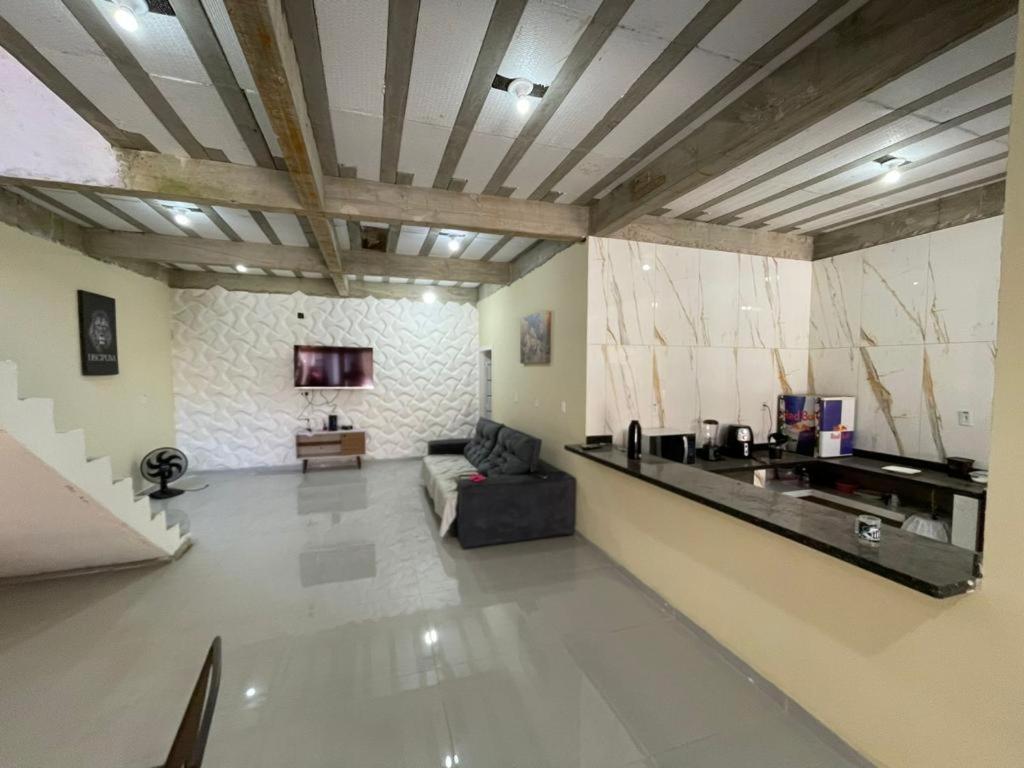 Casa com Piscina e Churrasqueira
