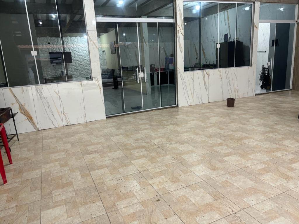 Casa com Piscina e Churrasqueira